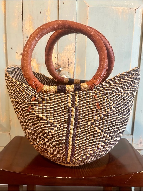 Handbags - Woven Straw Basket Tote Bag with Brown Leather Handles - Natural/Navy